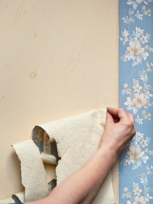 Wallpaper removal in Southington, Connecticut by Professional Brush Painting LLC.